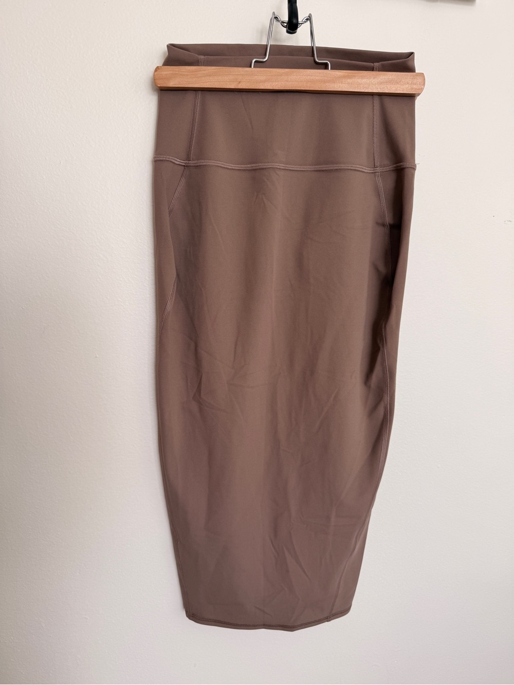 Lululemon Nulu Slim-Fit High Rise midi skirt in Taupe brown